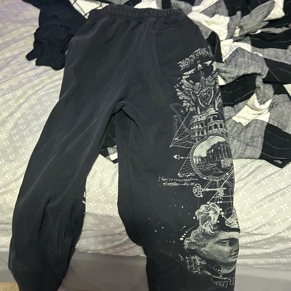 Youngla renaissance sweats